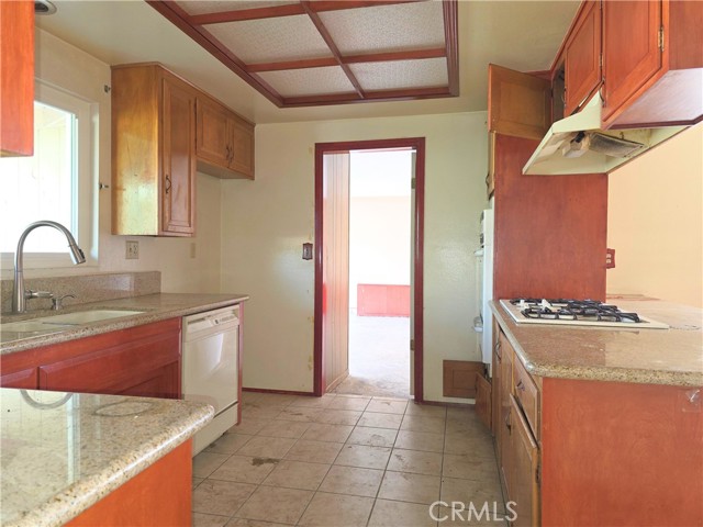 Detail Gallery Image 10 of 33 For 25845 Holly Vista, San Bernardino,  CA 92404 - 3 Beds | 2 Baths