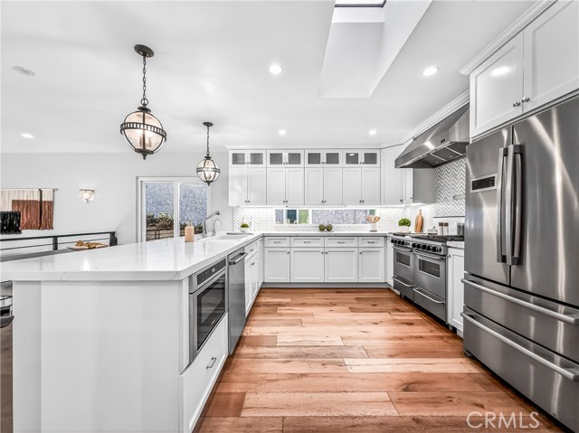 Detail Gallery Image 6 of 37 For 7313 S Earldom Avenue, Playa Del Rey,  CA 90293 - 5 Beds | 4 Baths