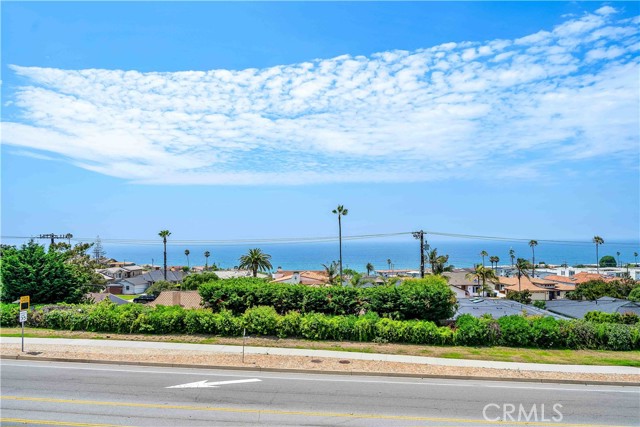 420 Palos Verdes Boulevard, Redondo Beach CA: https://media.crmls.org/medias/ef45916e-975d-4ec3-9fcc-4a7d247549cf.jpg