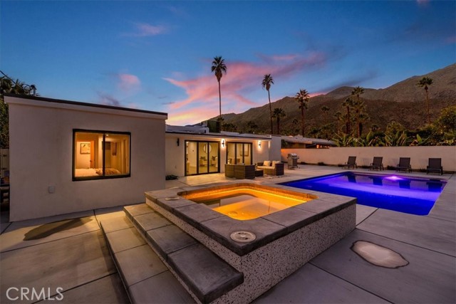 Detail Gallery Image 3 of 36 For 218 E Ocotillo, Palm Springs,  CA 92264 - 4 Beds | 3 Baths