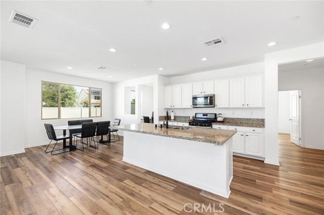 Detail Gallery Image 6 of 30 For 33076 Lirac Ln, Winchester,  CA 92596 - 6 Beds | 4/1 Baths