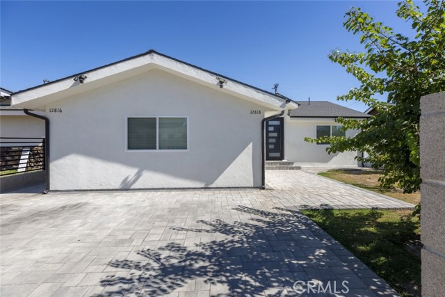 Detail Gallery Image 1 of 22 For 12818 Arminta St, North Hollywood,  CA 91605 - 3 Beds | 3 Baths