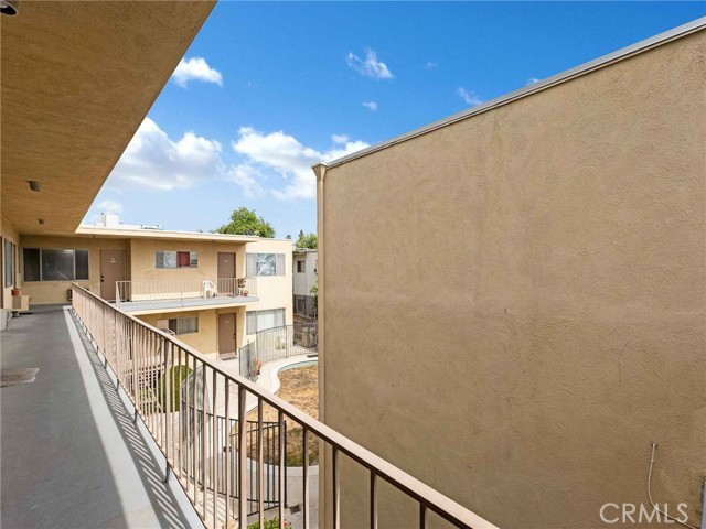 7049 Vassar Avenue, Canoga Park CA: https://media.crmls.org/medias/ef46a977-64f4-4810-bc3e-41a80c5bba3d.jpg