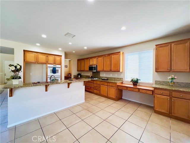17231 Greentree Drive, Riverside CA: https://media.crmls.org/medias/ef48014c-851d-4faf-b8b6-947af540186a.jpg