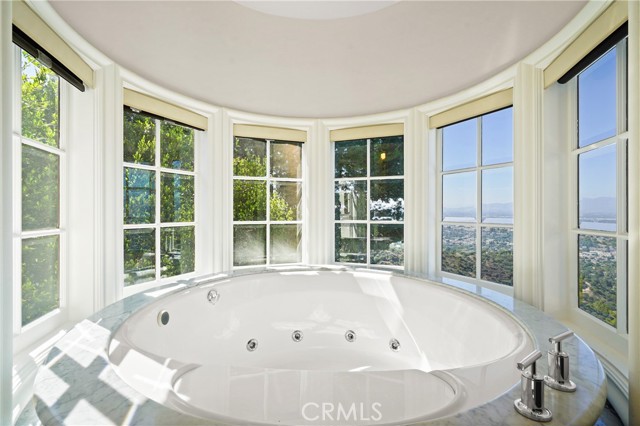 13320 Mulholland Drive, Beverly Hills CA: https://media.crmls.org/medias/ef4944c7-11da-462f-9d46-2cfa0e986ebd.jpg