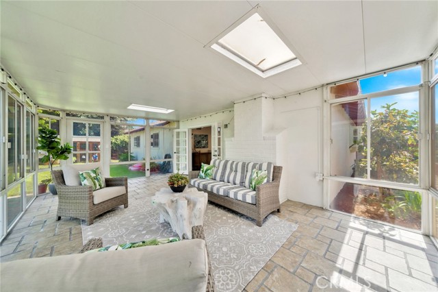 15372 Shasta Lane, Huntington Beach CA: https://media.crmls.org/medias/ef499a66-20eb-4444-9df5-ee735c14f660.jpg