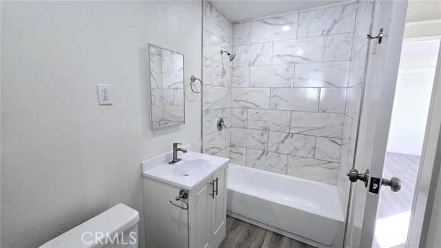415 W Pine Street, Santa Ana CA: https://media.crmls.org/medias/ef4b7cff-c2a2-4728-ad45-cb8cfeba1ab3.jpg