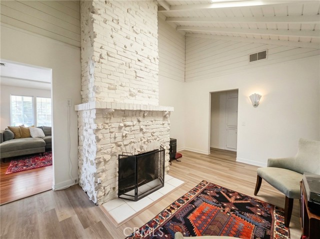 Detail Gallery Image 5 of 19 For 4332 Sunnyslope Ave, Sherman Oaks,  CA 91423 - 4 Beds | 3 Baths