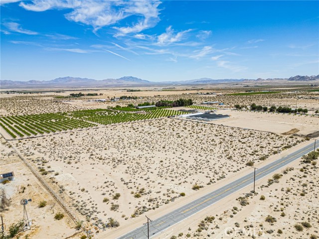 34700 Rabbit Springs Road, Lucerne Valley CA: https://media.crmls.org/medias/ef4c83c8-64a8-4860-8114-fe7619330774.jpg