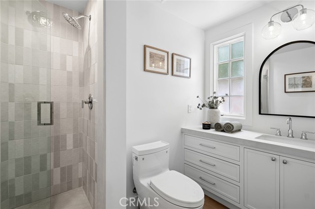 1927 Bayside Drive, Corona del Mar CA: https://media.crmls.org/medias/ef4c957b-0ef0-4aaf-8602-5568b8f40cd0.jpg