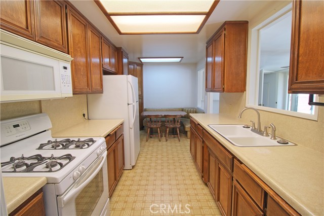 Detail Gallery Image 6 of 17 For 11837 California St, Yucaipa,  CA 92399 - 2 Beds | 2 Baths