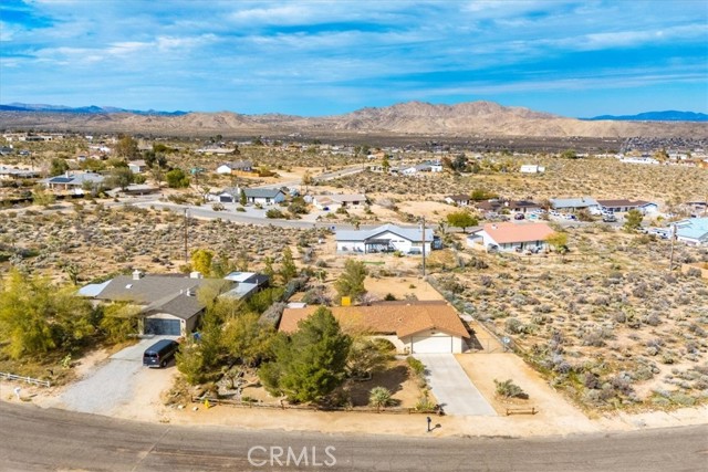 Detail Gallery Image 3 of 53 For 61746 Melton Trl, Joshua Tree,  CA 92252 - 2 Beds | 2 Baths