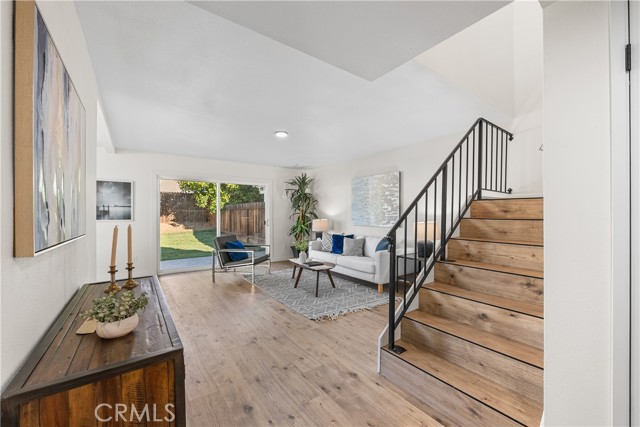 Detail Gallery Image 6 of 54 For 22015 Romar St, Chatsworth,  CA 91311 - 4 Beds | 3 Baths