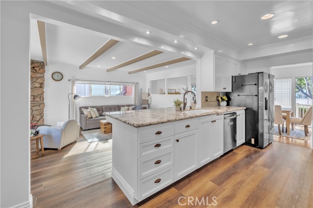 Detail Gallery Image 2 of 23 For 3220 Ostrom, Long Beach,  CA 90808 - 3 Beds | 2 Baths