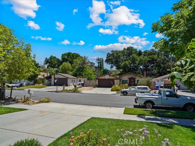24721 Airville Avenue, Newhall CA: https://media.crmls.org/medias/ef4f1c05-a64c-4bd5-8683-b14694226742.jpg