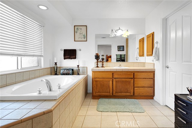 Detail Gallery Image 13 of 23 For 22784 Lone Eagle Rd, Apple Valley,  CA 92308 - 4 Beds | 2 Baths