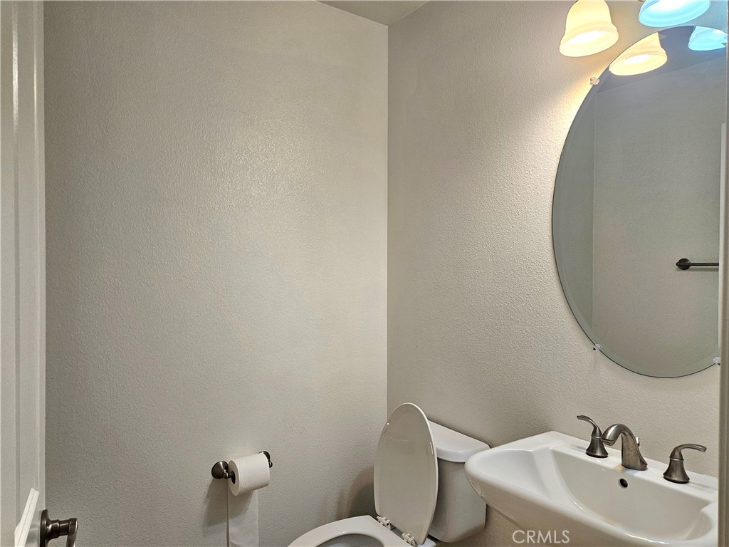 https://media.crmls.org/medias/ef50c4d1-b4b6-4729-9f44-0d40e611257e.jpg?preset=X-Large