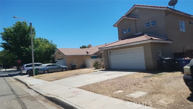 1658 E Avenue J4, Lancaster CA: https://media.crmls.org/medias/ef517149-2d0f-4d03-a377-bcd3773e14e8.jpg