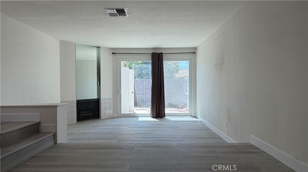 https://media.crmls.org/medias/ef51ae03-781e-45c3-9167-2e14b1369522.jpg?preset=X-Large
