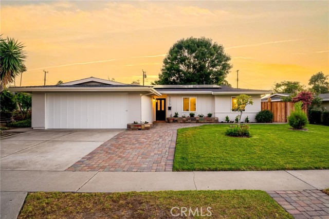 3273 Indiana Ave, Costa Mesa CA: https://media.crmls.org/medias/ef52227a-cc66-404f-bd1f-0e942f34a849.jpg