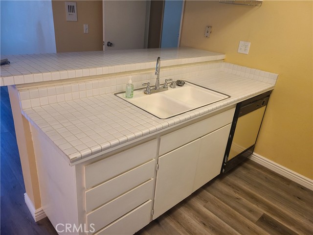 5585 E Pacific Coast, Long Beach CA: https://media.crmls.org/medias/ef5339a0-a8cb-4773-8f6e-771b24c9ea64.jpg