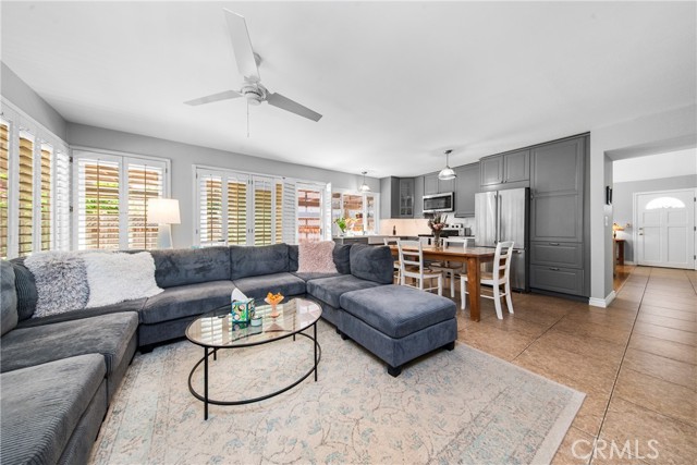 2060 Belgrave Court, Simi Valley CA: https://media.crmls.org/medias/ef536d9d-ae1a-4e4f-8450-5481469fd8e2.jpg