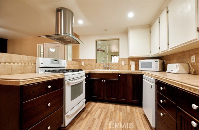Detail Gallery Image 11 of 24 For 6934 Rogers Ln, San Bernardino,  CA 92404 - 4 Beds | 2 Baths