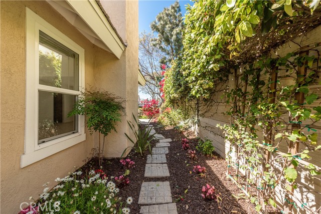 10 Windsong, Irvine CA: https://media.crmls.org/medias/ef53b038-30a1-4e18-810e-2f01c537ca2d.jpg