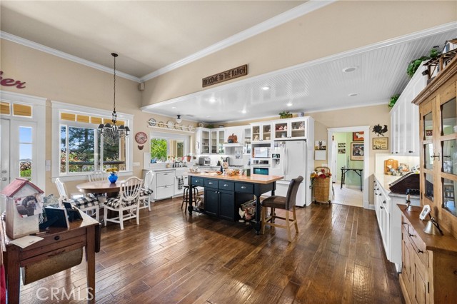 Detail Gallery Image 37 of 75 For 13678 Scenic Crest Dr, Yucaipa,  CA 92399 - 4 Beds | 2/1 Baths