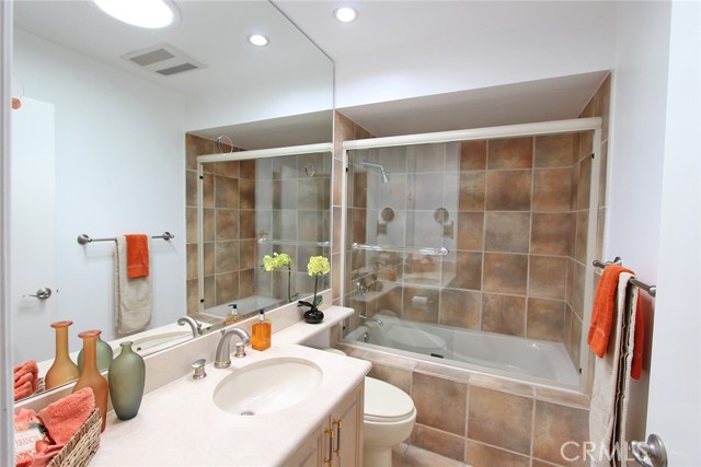 5385 Paseo Del Lago W, Laguna Woods CA: https://media.crmls.org/medias/ef5565dc-ee8b-4e06-ac9e-d30f1d6b456b.jpg