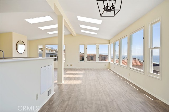 221 33rd Street, Manhattan Beach, California 90266, 3 Bedrooms Bedrooms, ,1 BathroomBathrooms,Residential,Sold,33rd,SB22087208