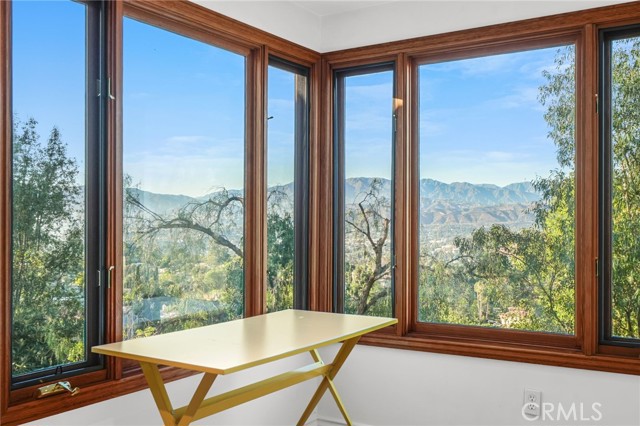 4104 Sea View Drive, Los Angeles CA: https://media.crmls.org/medias/ef57337d-d117-4c04-a0b4-cdcc5240a183.jpg