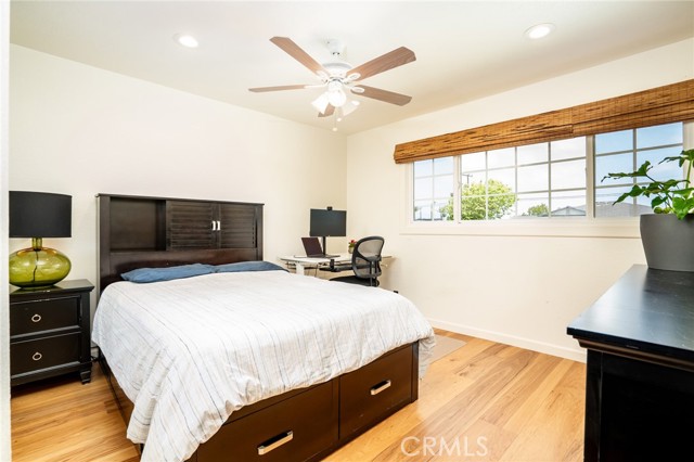 5272 Caliente Drive, Huntington Beach CA: https://media.crmls.org/medias/ef58d040-e3ee-4fe9-a8a2-09c58e5b826d.jpg