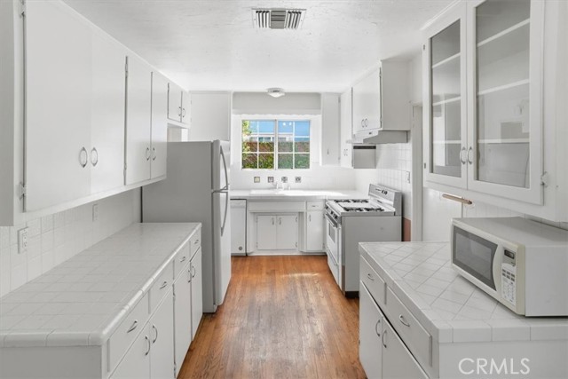 Detail Gallery Image 8 of 23 For 5740 Lemona Ave, Sherman Oaks,  CA 91411 - 2 Beds | 1 Baths