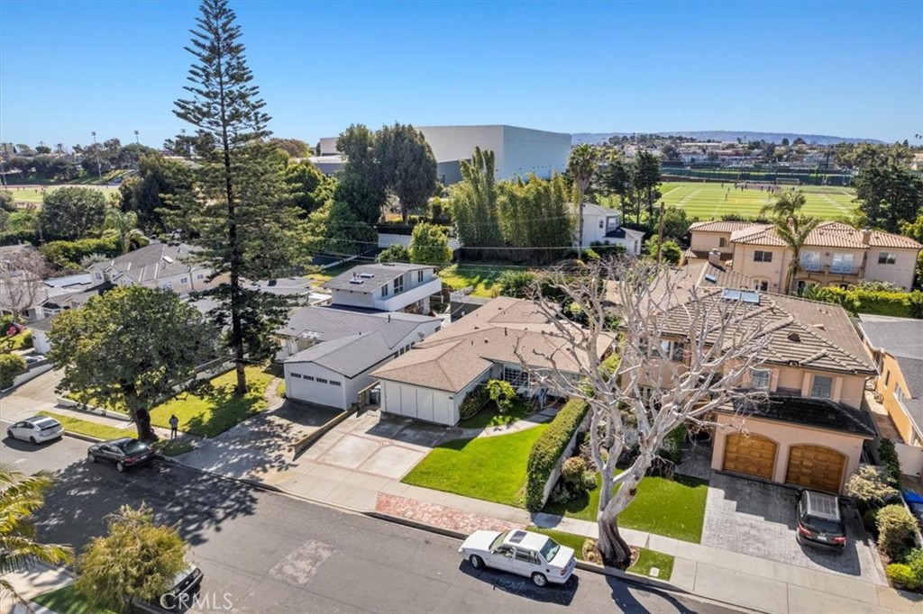1320 Voorhees Avenue, Manhattan Beach, CA 90266