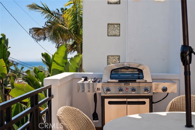 720 Manhattan Beach, Manhattan Beach, California 90266, 2 Bedrooms Bedrooms, ,2 BathroomsBathrooms,Residential,For Sale,Manhattan Beach,SB26077067