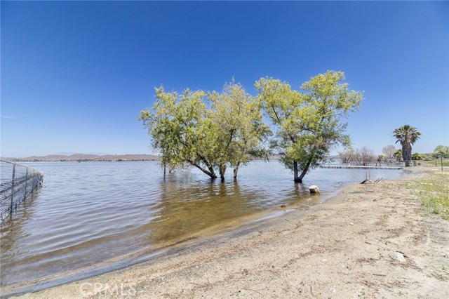 17300 Grand Avenue, Lake Elsinore CA: https://media.crmls.org/medias/ef596f46-fdd4-4bc8-aeb0-6d1a5c3e2e80.jpg