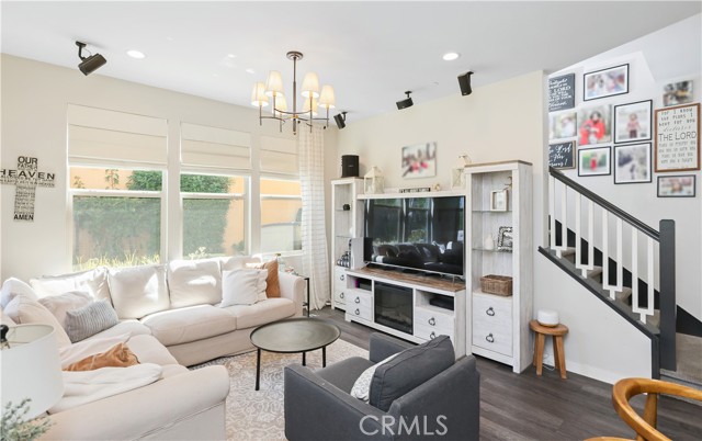 55 Fuchsia, Lake Forest CA: https://media.crmls.org/medias/ef599631-ebc9-47ec-b0d5-d01b061fe622.jpg
