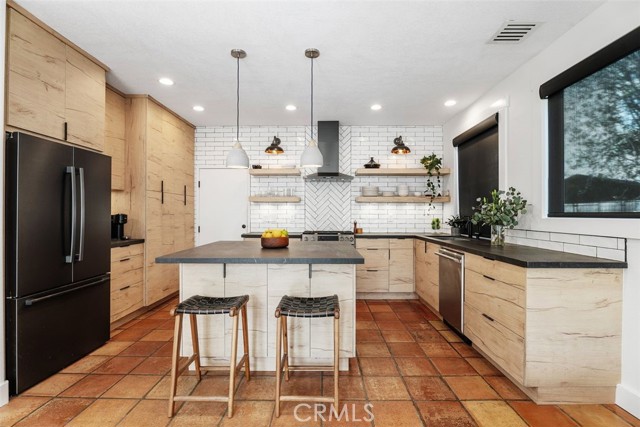 Image 8 of 58 For 65 Castletree