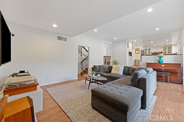 27093 Esward Drive, Calabasas CA: https://media.crmls.org/medias/ef5ad2bb-2b7e-4128-902f-2d7b06a60b3a.jpg