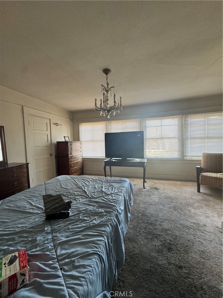 https://media.crmls.org/medias/ef5bb58a-a731-40c7-86ad-c147aa2aeb63.jpg?preset=X-Large