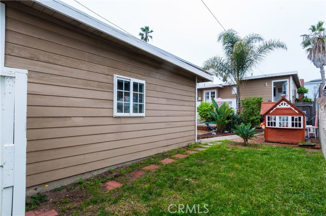 2216 Grandview Avenue, Manhattan Beach, California 90266, 2 Bedrooms Bedrooms, ,1 BathroomBathrooms,Residential,Sold,Grandview,SB17056643