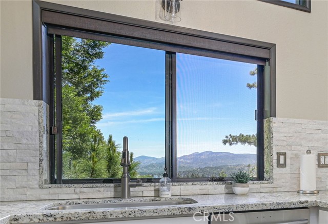 Detail Gallery Image 11 of 54 For 361 Grizzly Rd, Lake Arrowhead,  CA 92352 - 3 Beds | 3 Baths