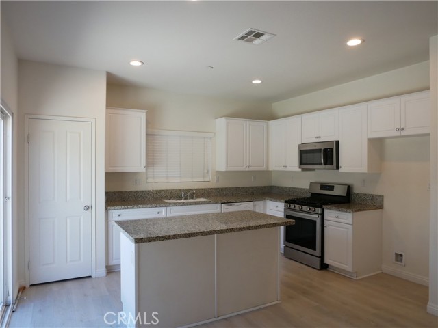 Detail Gallery Image 3 of 19 For 2447 E Salem St, Ontario,  CA 91761 - 4 Beds | 3 Baths