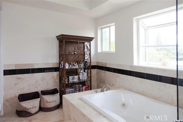 Detail Gallery Image 24 of 35 For 10062 Valley Circle Bld, Chatsworth,  CA 91311 - 7 Beds | 5 Baths