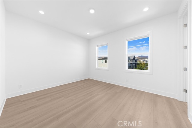 131 Bear Leaf Drive, Lake Forest CA: https://media.crmls.org/medias/ef5dda5c-50dd-4d34-a418-5bb34cf479a2.jpg