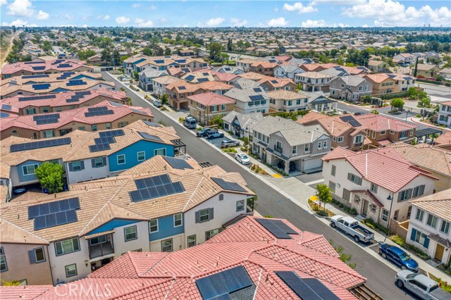 15210 Horizon Street, Fontana CA: https://media.crmls.org/medias/ef5f5103-f228-4cd9-8e2d-b9a98abb928a.jpg