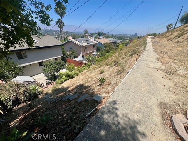 2717 Chadwick Circle, Los Angeles CA: https://media.crmls.org/medias/ef5f5a14-9096-48d3-8d47-525656fa9d1f.jpg