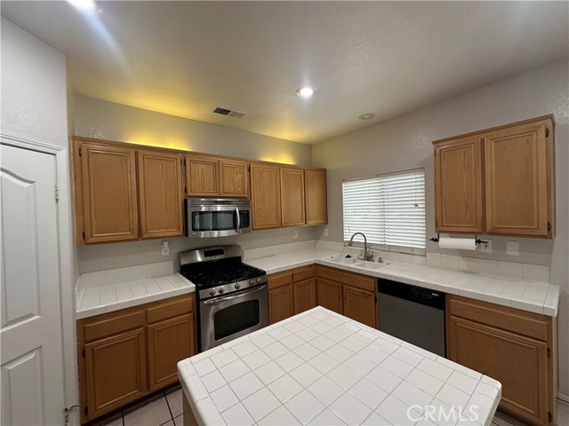 Detail Gallery Image 9 of 26 For 44342 Monroe Way, Lancaster,  CA 93536 - 4 Beds | 2 Baths