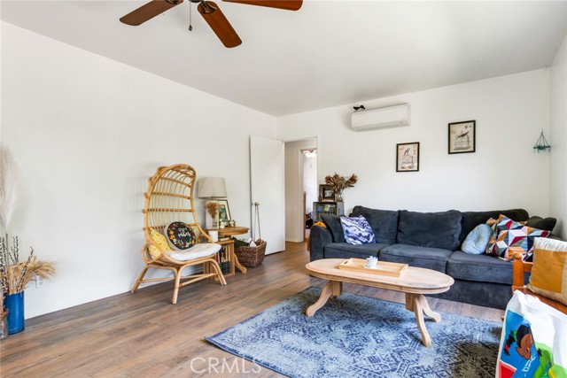 28 N Michigan Street, Redlands CA: https://media.crmls.org/medias/ef603e61-f121-4515-ba98-dc2d16477a49.jpg